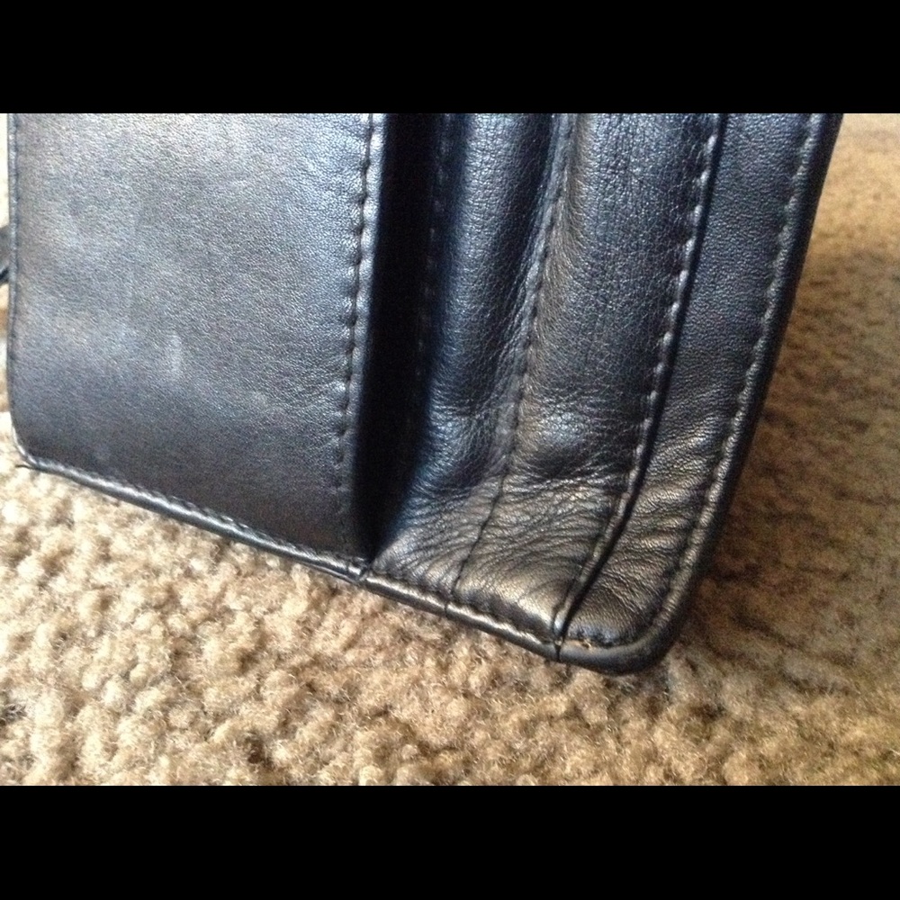 Benchmade Genuine Leather Crossbody Shoulder bag - Picture 5 of 8